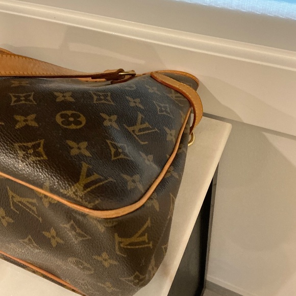 Louis Vuitton Batignolles Vertical - Picture 4 of 7